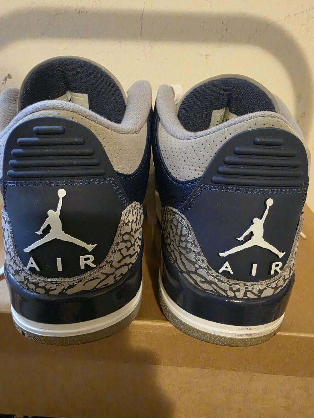 FOR SALE AIR JORDAN RETRO 3 "GEORGETOWN" NAVY SIZE 10. - Picture 4 of 16
